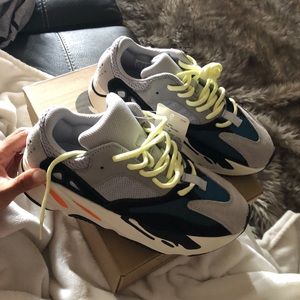 Yeezy 700 wave-runner